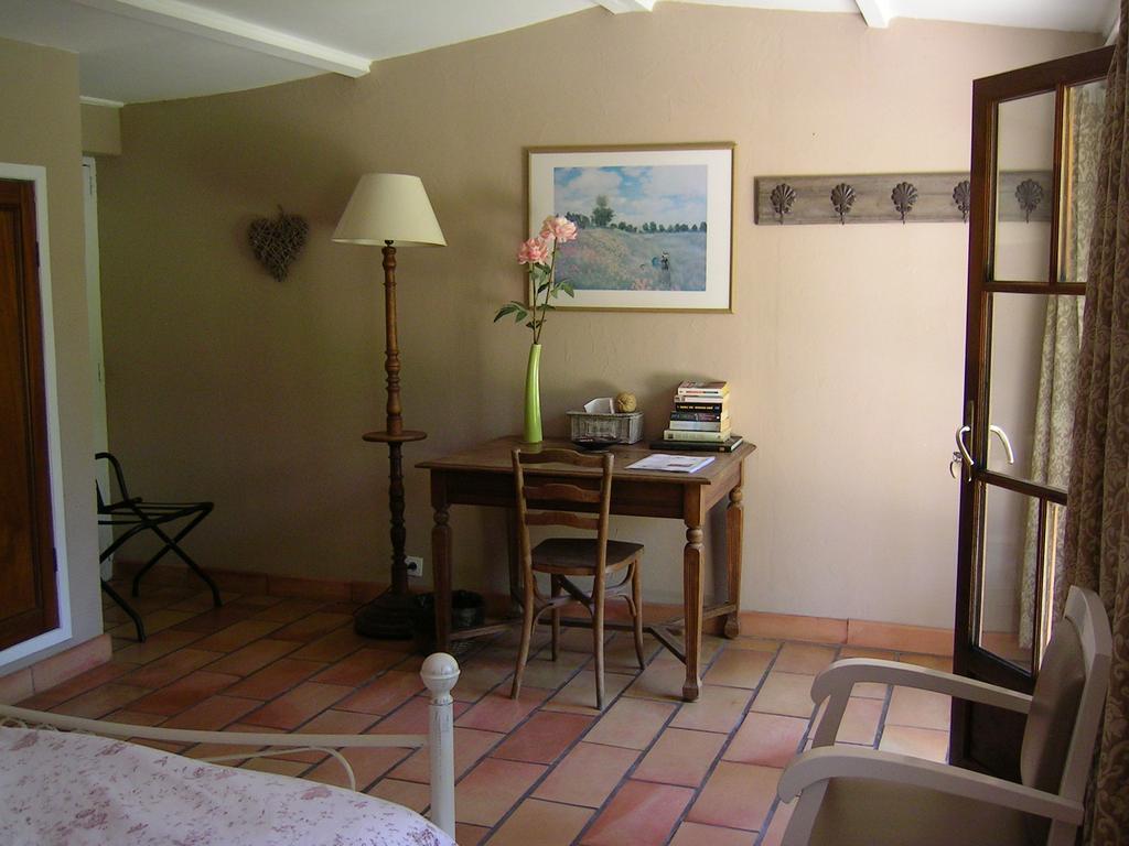 Mas La Provence Bed & Breakfast L'Isle-sur-la-Sorgue Room photo
